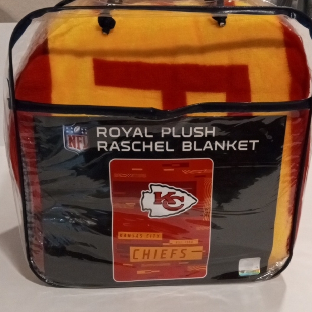 NWT NFL Kansas City Chiefs Royal Plush Raschel Blanket 60x80 - Picture 2 of 9